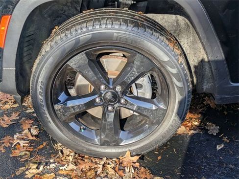 Certified 2023 Jeep Grand Cherokee L Limited w/ Black Appearance Package image 32