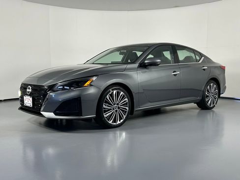 Used 2025 Nissan Altima 2.5 SL image 3