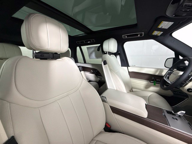 New 2026 Land Rover Range Rover Long Wheelbase SE AWD/4WD image 31