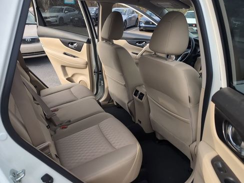 Used 2020 Nissan Rogue SV image 15