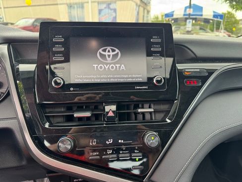 Used 2021 Toyota Camry SE w/ Cold Weather Package image 17