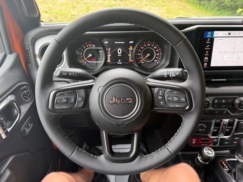 New 2025 Jeep Gladiator Sport image 21