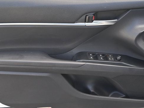 Used 2019 Toyota Camry LE image 14