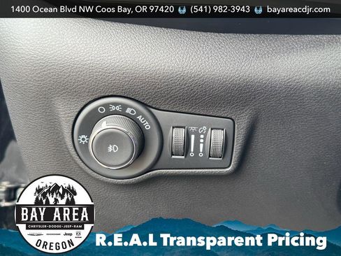 Used 2025 Jeep Compass Limited image 18