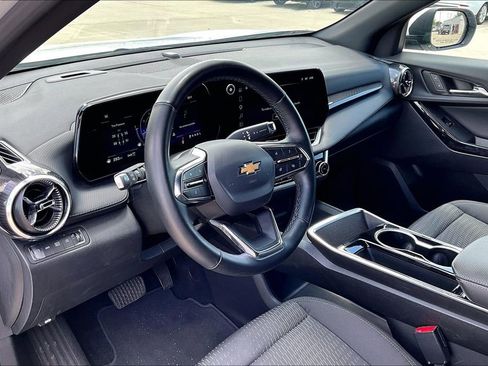 Used 2025 Chevrolet Equinox LT AWD/4WD image 16