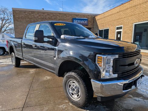 Used 2019 Ford F250 XL w/ Power Equipment Group image 4