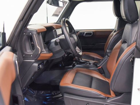 Used 2024 Ford Bronco Outer Banks image 2