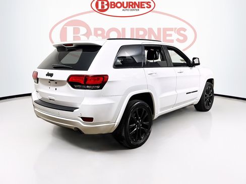 Used 2020 Jeep Grand Cherokee Altitude image 11