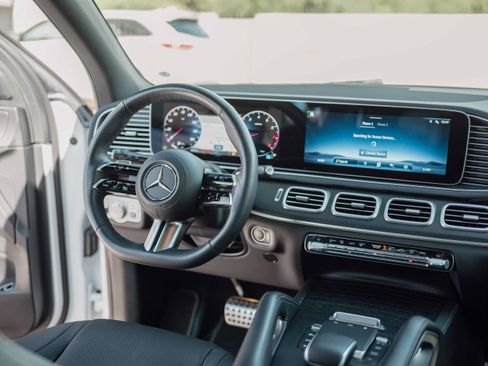 Used 2024 Mercedes-Benz GLS 450 4MATIC image 7