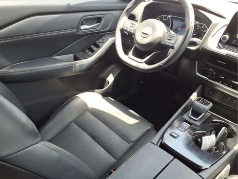 Used 2024 Nissan Rogue SV w/ SV Premium Package FWD image 20