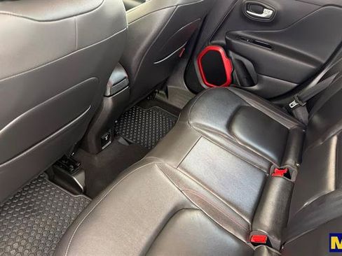 Used 2017 Jeep Renegade Trailhawk w/ Premium Trailhawk Package AWD/4WD image 14