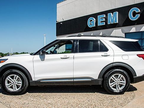 Used 2022 Ford Explorer XLT w/ Class IV Trailer Tow Package AWD/4WD image 2