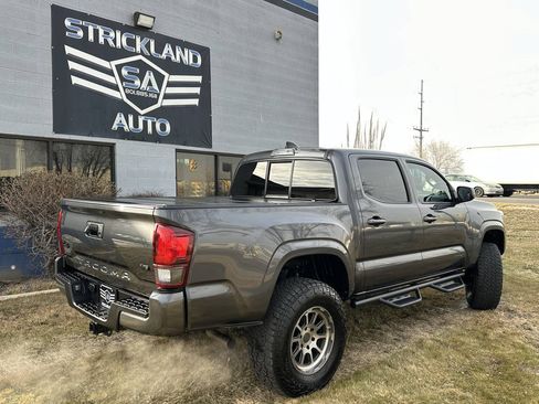 Used 2023 Toyota Tacoma SR AWD/4WD image 7