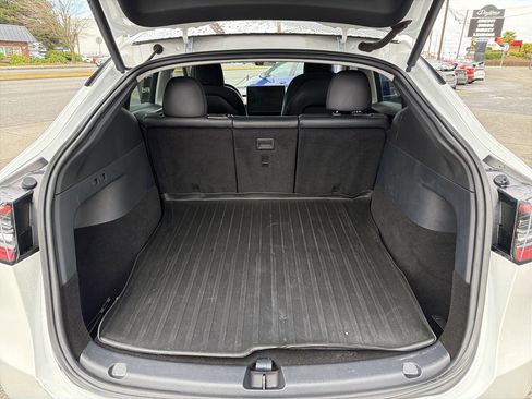 Used 2020 Tesla Model Y Long Range image 5