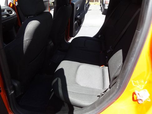 Used 2015 Jeep Renegade Latitude w/ Cold Weather Group image 16