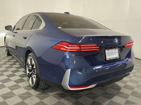 Certified 2025 BMW 530i w/ Premium Package image 7