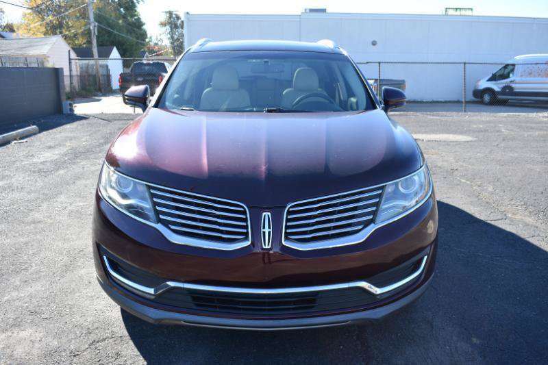 Used 2017 Lincoln MKX Reserve w/ Cargo Accessories Package FWD image 5