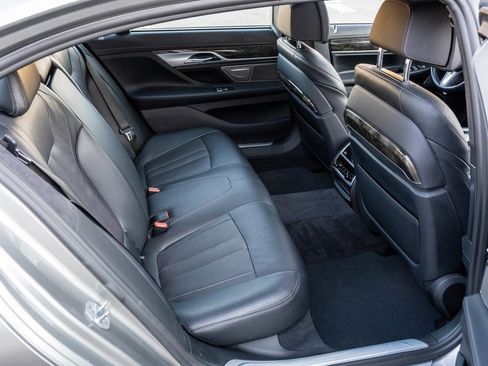 Used 2020 BMW 750i xDrive w/ Executive Package image 36