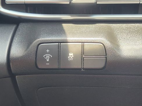 Used 2024 Hyundai Elantra Limited FWD image 25