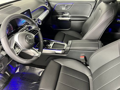 New 2025 Mercedes-Benz GLB 250 image 4