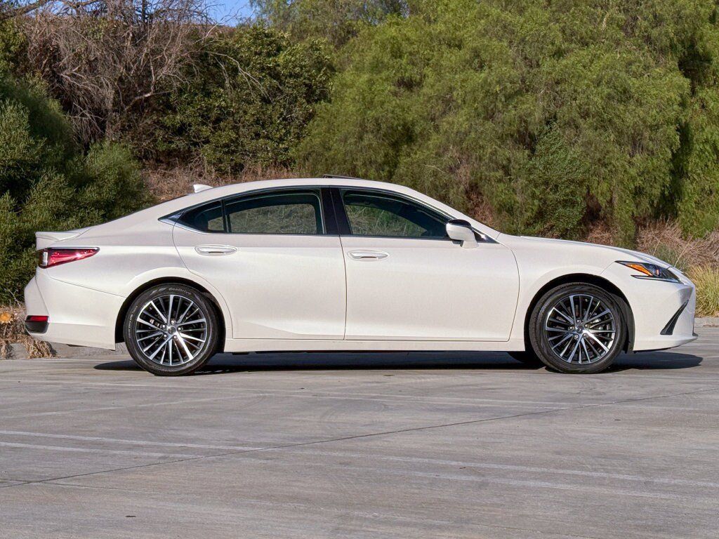 Certified 2024 Lexus ES 300h w/ Premium Package FWD image 9