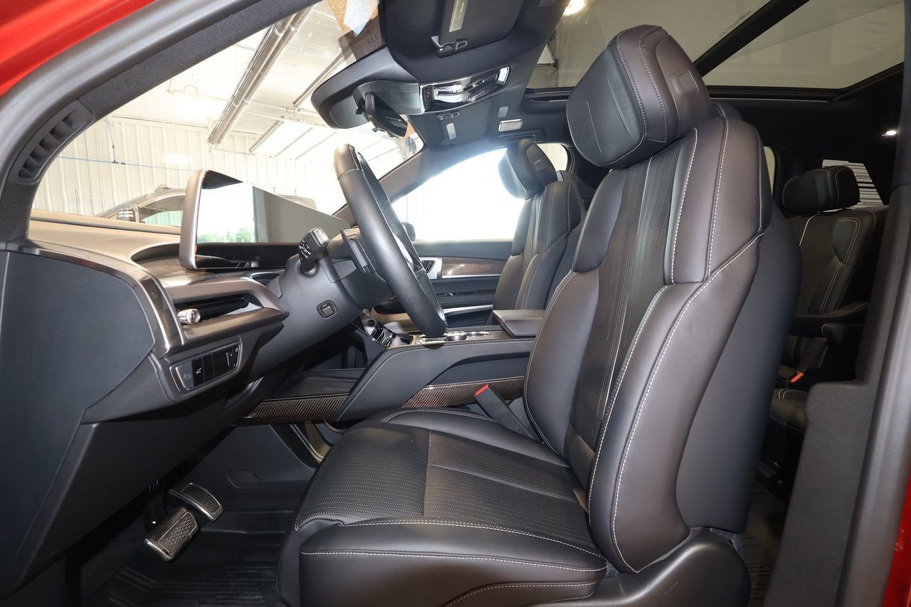 Certified 2026 Cadillac Vistiq Sport w/ LPO, Floor Liner Package AWD/4WD image 22
