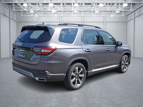 Used 2024 Honda Pilot Elite image 6