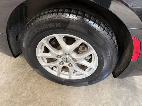 Certified 2023 Chrysler Pacifica Touring-L FWD image 24