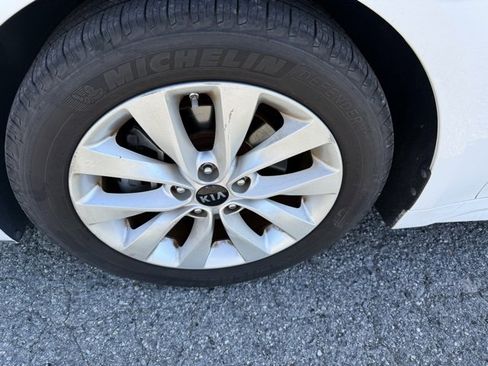 Used 2016 Kia Optima LX image 16