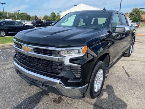 Used 2025 Chevrolet Silverado 1500 LT AWD/4WD image 3