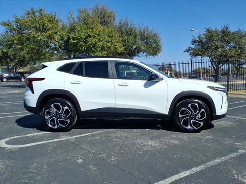 Used 2025 Chevrolet Trax RS w/ Driver Confidence Package image 6