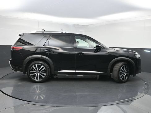 Used 2025 Nissan Pathfinder Platinum FWD image 46