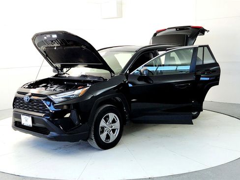Used 2023 Toyota RAV4 LE image 12