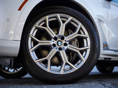 Used 2022 BMW X7 xDrive40i w/ Premium Package image 18