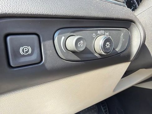 Used 2020 Buick Enclave Essence AWD/4WD image 9