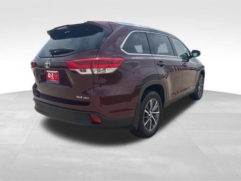 Used 2019 Toyota Highlander XLE AWD/4WD image 7