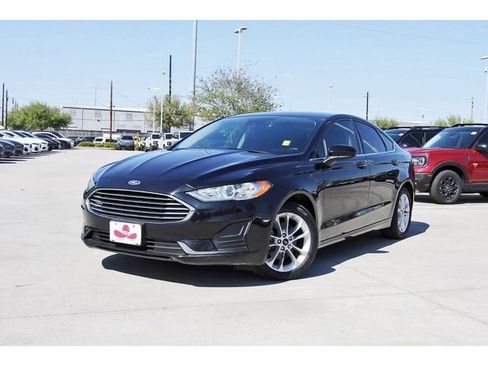 Used 2020 Ford Fusion SE image 1