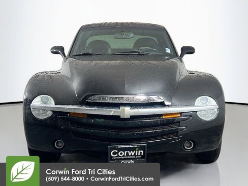 Used 2004 Chevrolet SSR w/ Preferred Equipment Group image 4