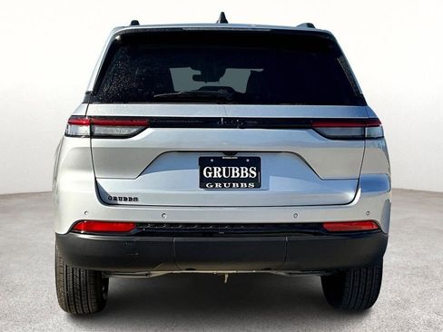 New 2025 Jeep Grand Cherokee Altitude image 7