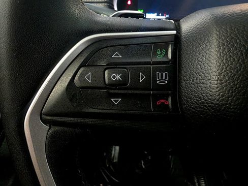 Used 2024 Jeep Grand Cherokee L Laredo AWD/4WD image 21
