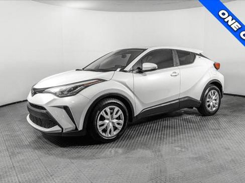 Used 2020 Toyota C-HR LE image 2