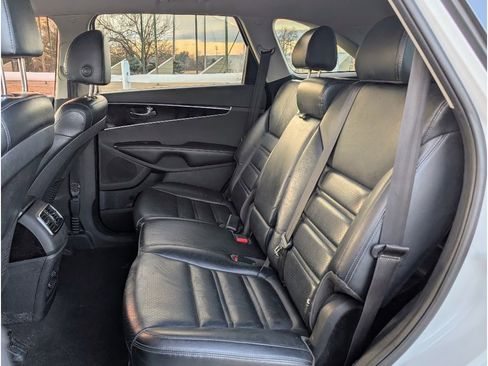 Used 2019 Kia Sorento EX FWD image 16