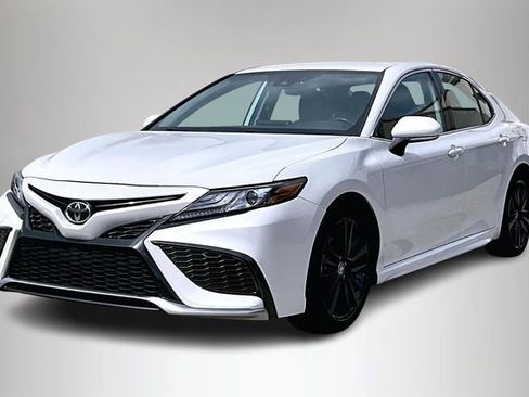 Used 2021 Toyota Camry XSE image 2