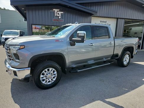 Used 2024 Chevrolet Silverado 2500 LTZ w/ LTZ Premium Package AWD/4WD image 2