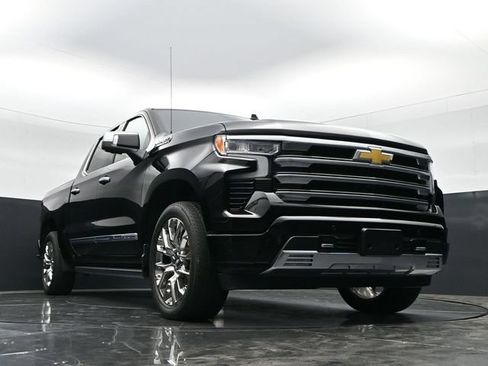 Used 2025 Chevrolet Silverado 1500 High Country AWD/4WD image 42
