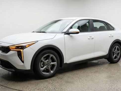 Used 2025 Kia K4 FWD image 3