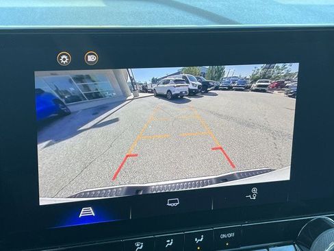 Used 2024 Chevrolet Colorado LT w/ LT Convenience Package image 15