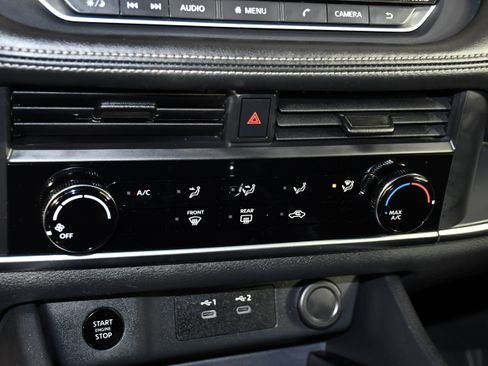 Used 2024 Nissan Rogue S image 28