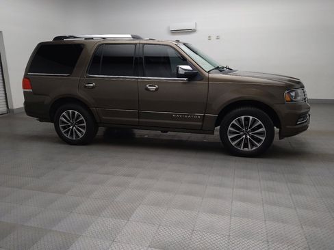 Used 2016 Lincoln Navigator Select image 11