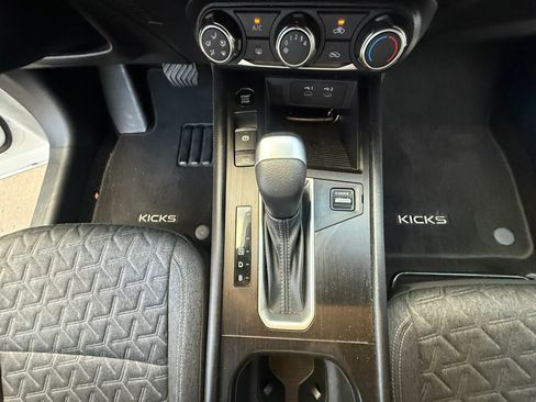 Used 2025 Nissan Kicks SV AWD/4WD image 23